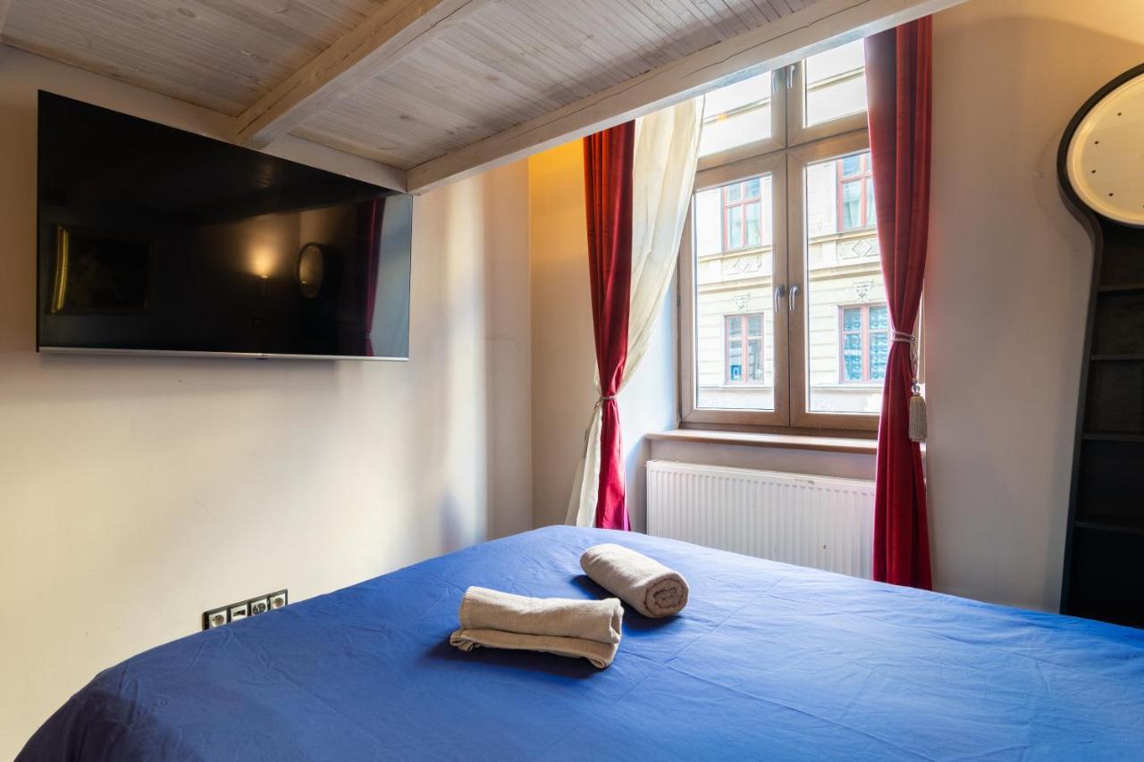 Lilly Apartment Main Train Station Old Town By The Castle Suites Cracovie Extérieur photo
